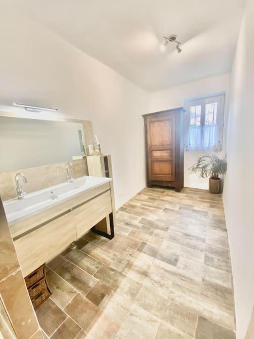 Maison Avec Jardin Et 3 Petits Chats , Proche Du Chateau Lacoste Le Puy-Sainte-Reparade Luaran gambar