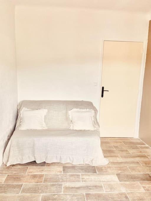 Maison Avec Jardin Et 3 Petits Chats , Proche Du Chateau Lacoste Le Puy-Sainte-Reparade Luaran gambar